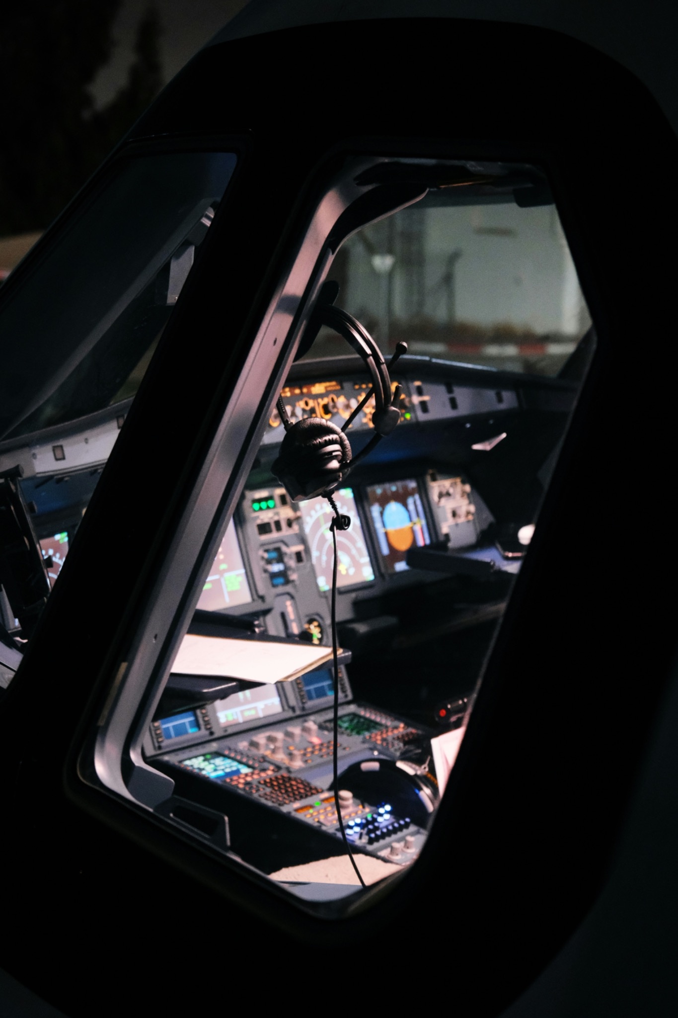 A320 Cockpit Window Compressed